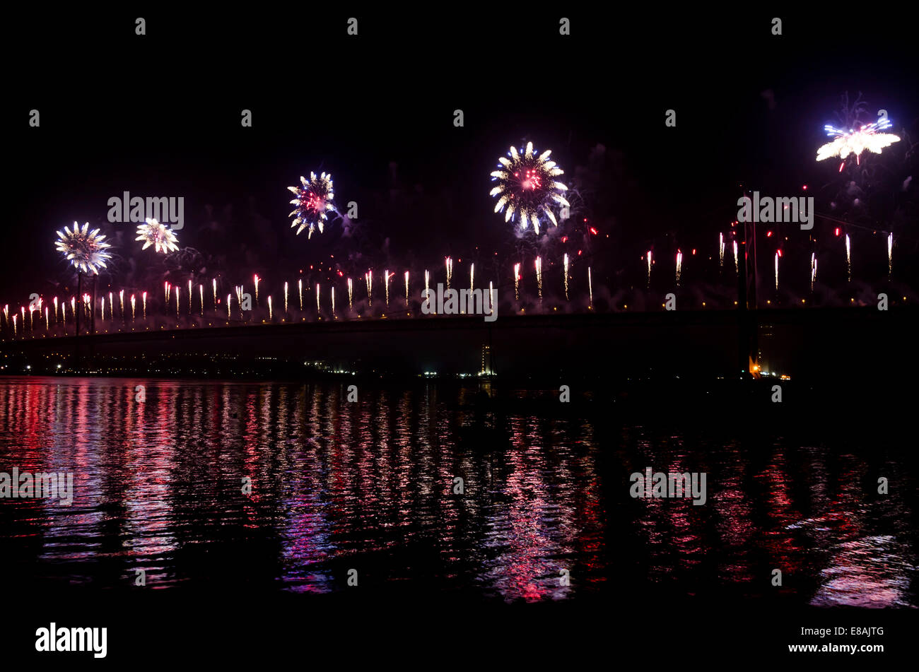Forth Bridge Fireworks Hi res Stock Photography And Images Alamy forth-bridge-fireworks-hi-res-stock-photography-and-images-alamy