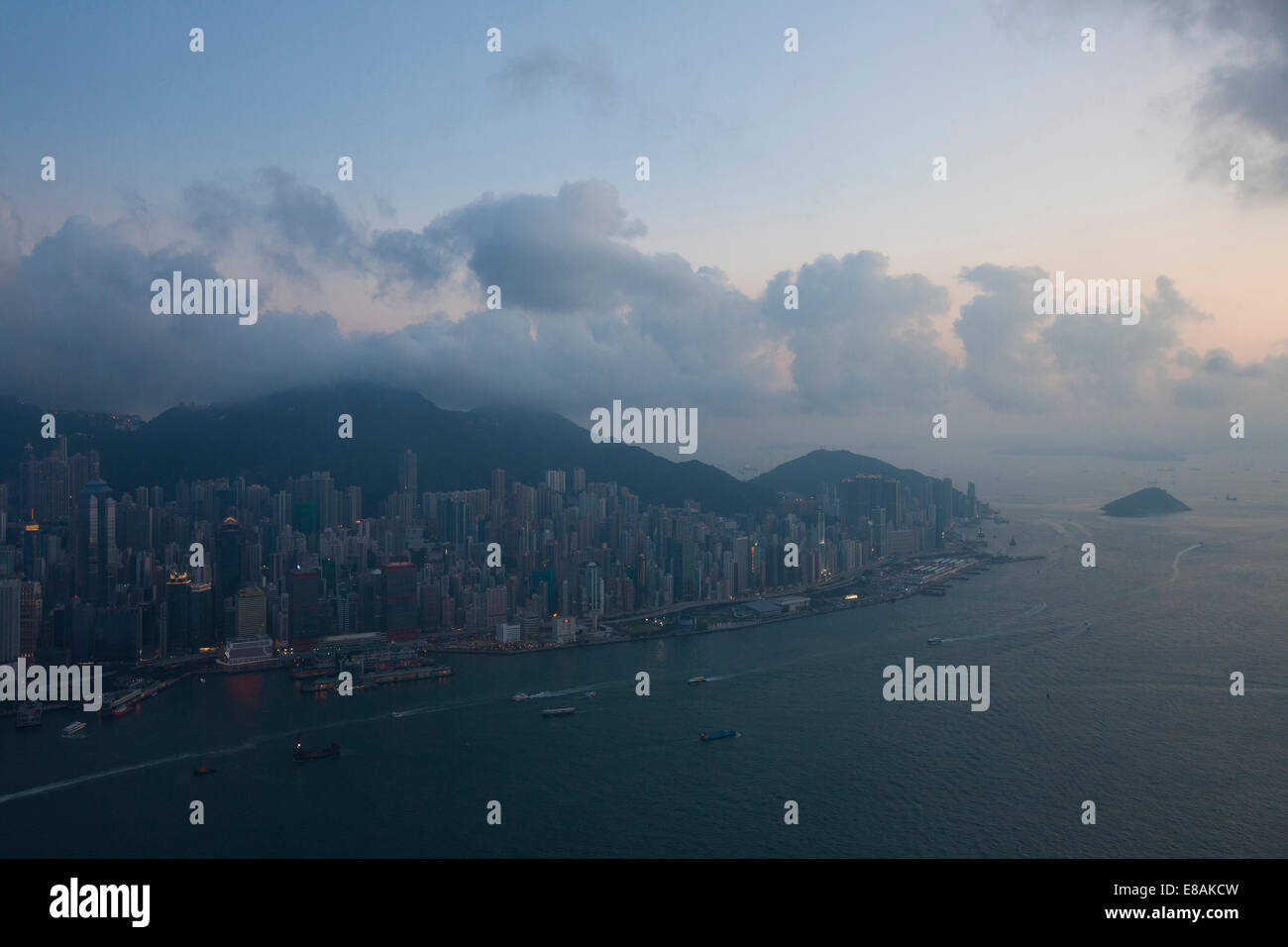 Victoria harbour hong kong sunset hi-res stock photography and images ...