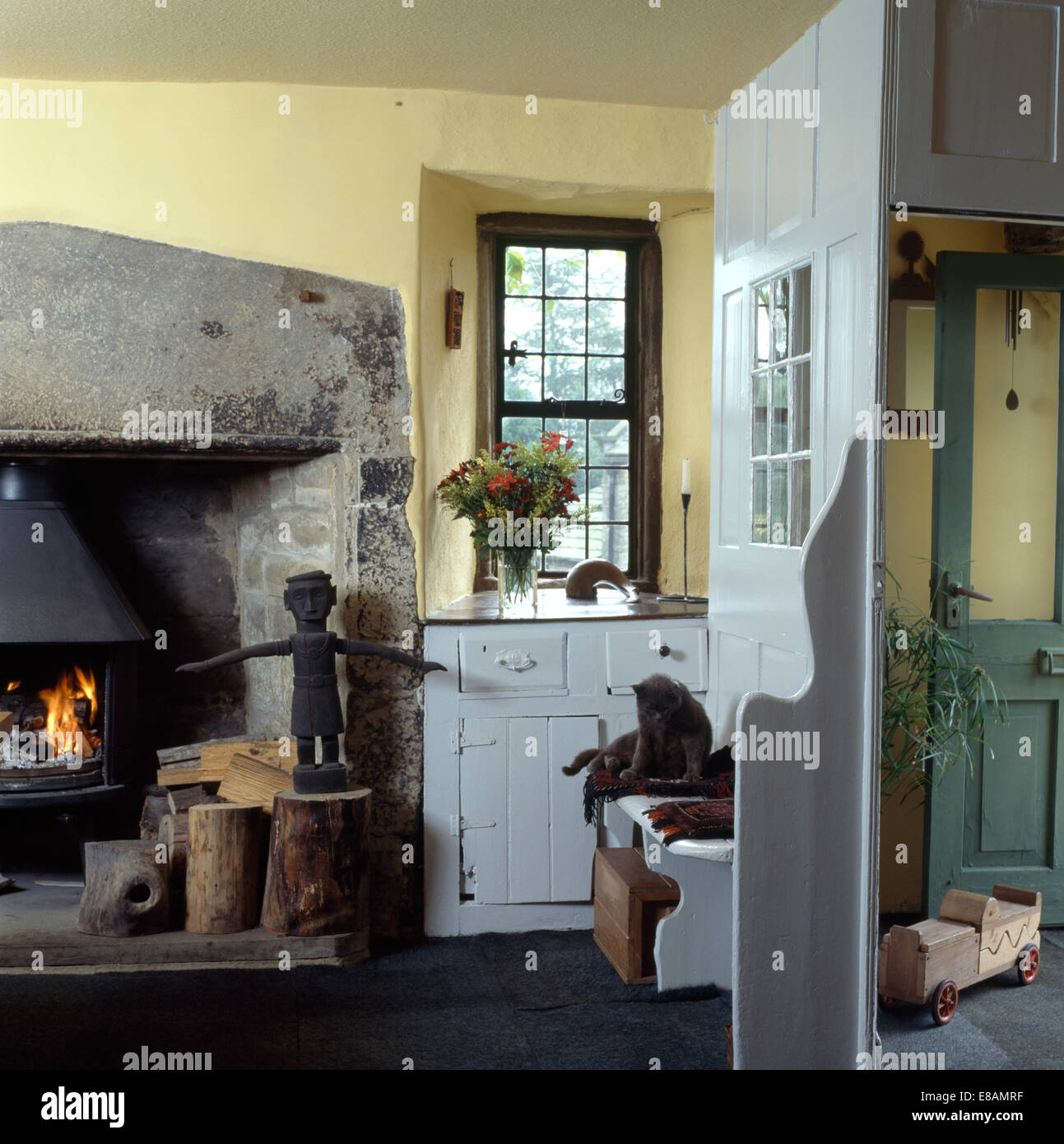 Wood burning stoves fireplace hi-res stock photography and images - Alamy
