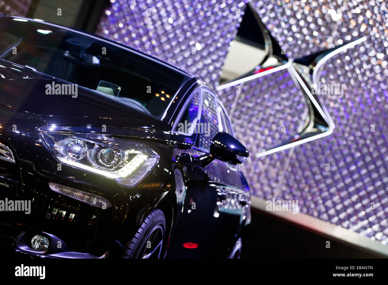 Paris, France. 3rd Oct, 2014. The DS5 of Citroen is pictured infront of the DS logo during the second press day of the Paris Motor Show (Mondial de l'Automobile) in Paris, France, 3 October 2014. The Paris Motor Show, which takes place every other year, runs from 4 until 19 October. Photo: Daniel Karmann/dpa/Alamy Live News Stock Photo
