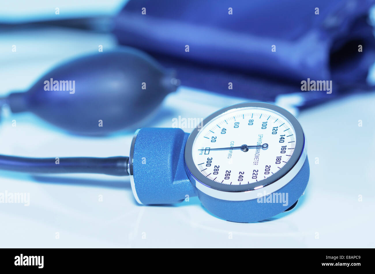 Aneroid sphygmomanometer Mechanical blood pressure gauge Stock Photo