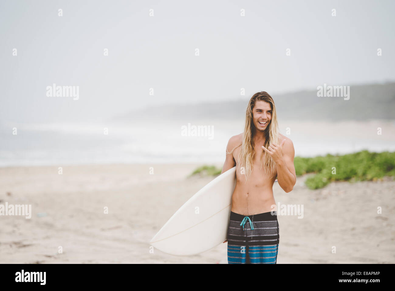 Australian surfer with surfboard, Bacocho, Puerto Escondido, Mexico Stock Photo