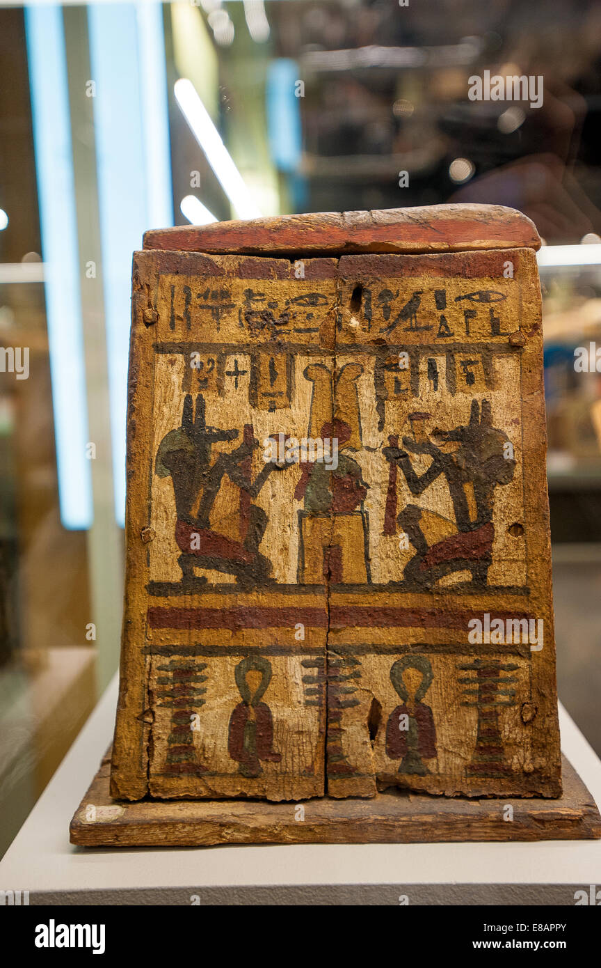 Italy Piedmont Turin Egyptian Museum This Shrine -Shaped ushabti or canonic- vase box was made for padihorpare, son of the Lady Stock Photo