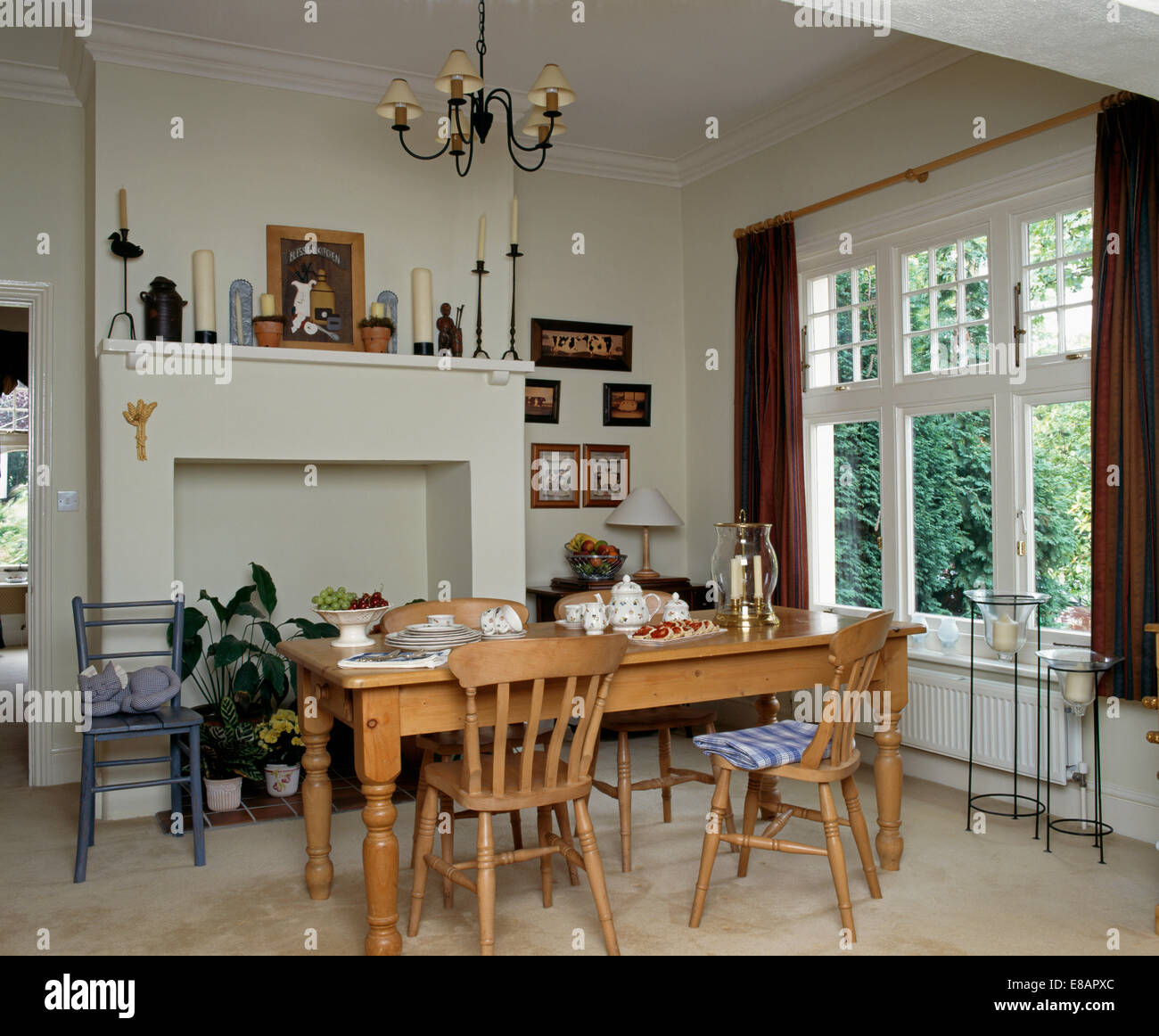 Pine table and chairs in country dining room Stock Photo Alamy