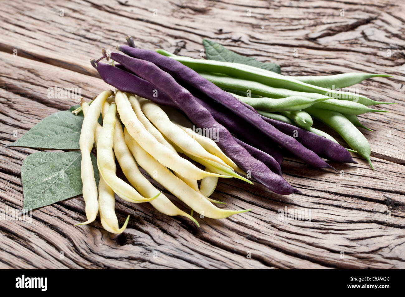 Green table hi-res stock photography and images - Alamy
