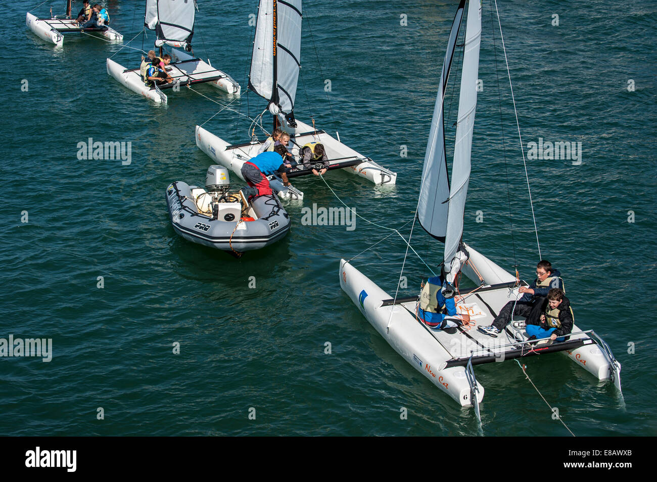 Teaching children to sail hires stock photography and images Alamy