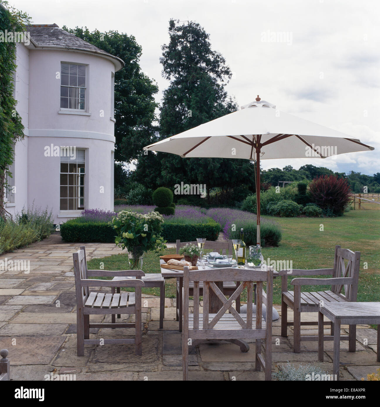 Garden table and chairs umbrella hi res stock photography and images Alamy