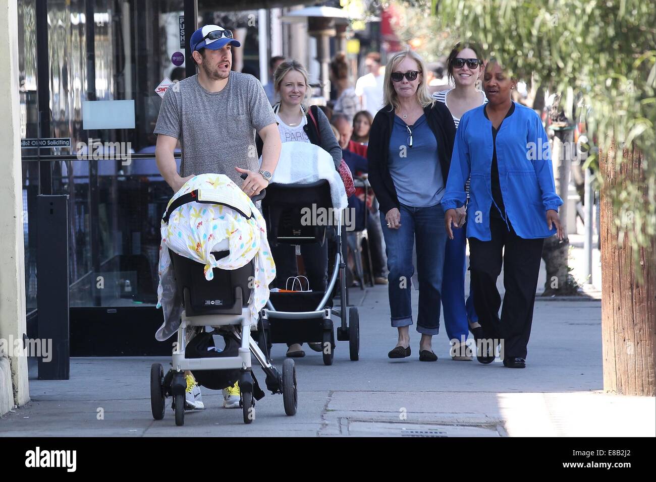 Jason Biggs, along with wife Jenny Mollen and their sixweekold son