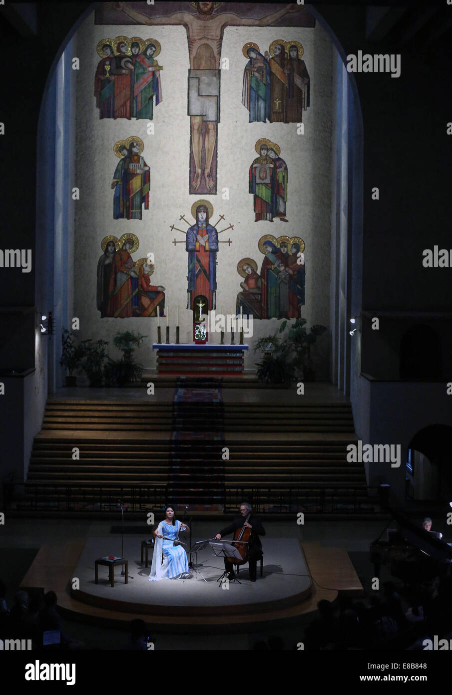 Frankfurt, Germany. 3rd Oct, 2014. Chinese musician Ma Xiaohui (L) performs Erhu, a two-stringed wooden instrument, with German violinist Daniel Robert Graf(C) and German pianist Carl-Martin Buttgereit(R) during a cencert held at a cathedral in Frankfurt, Germany, on Oct. 3, 2014. © Luo Huanhuan/Xinhua/Alamy Live News Stock Photo