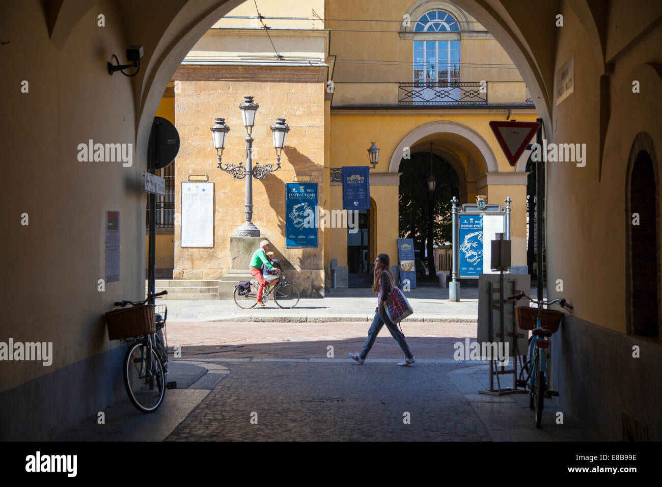 Attractive traditional shopping street, Parma, EmiliaRomagna, Italy Stock Photo Alamy