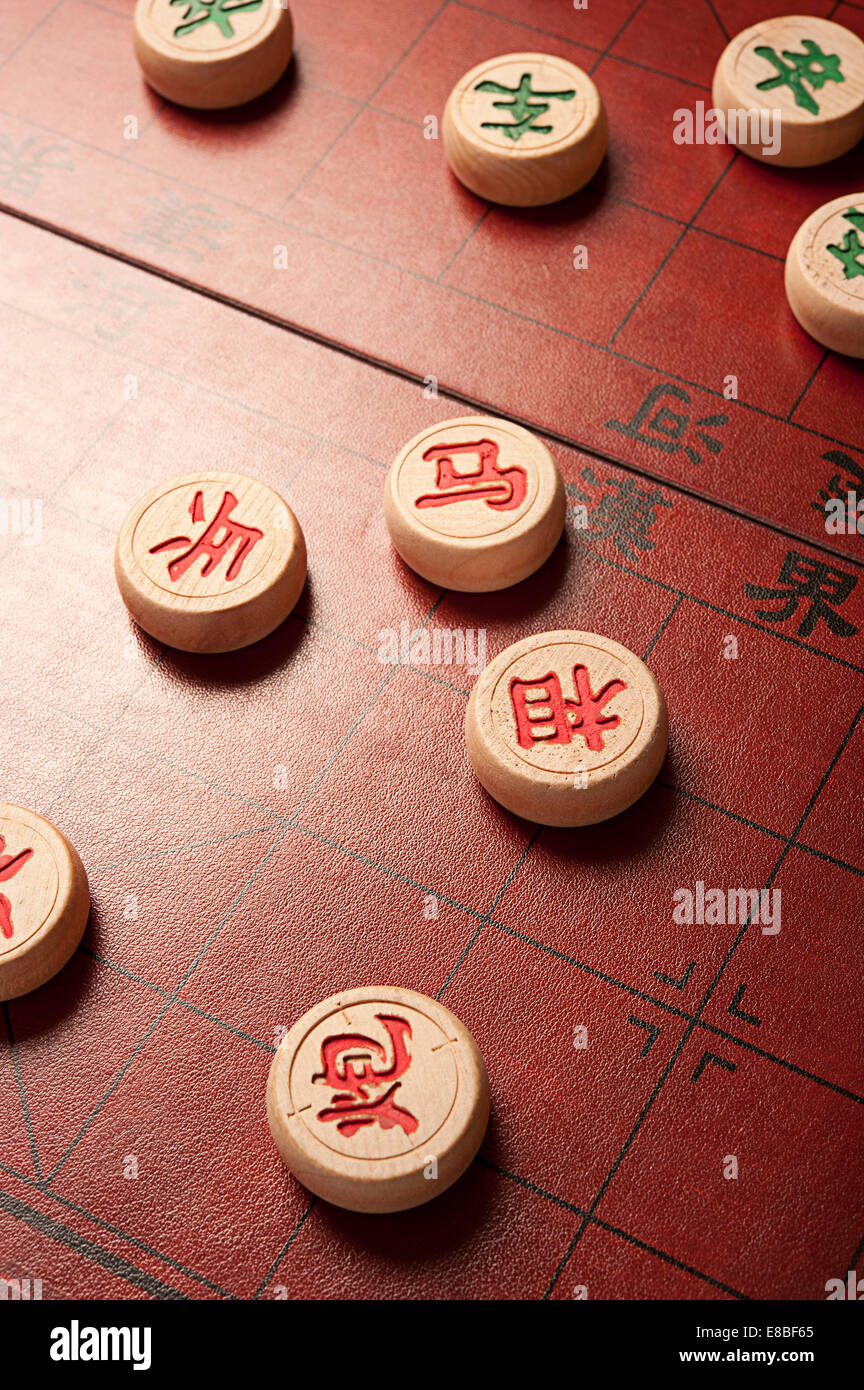 Xiangqi. Jogo Tradicional Chinês. Xadrez Chinês. Jogo De Tabuleiro. Foto  Royalty Free, Gravuras, Imagens e Banco de fotografias. Image 144320859