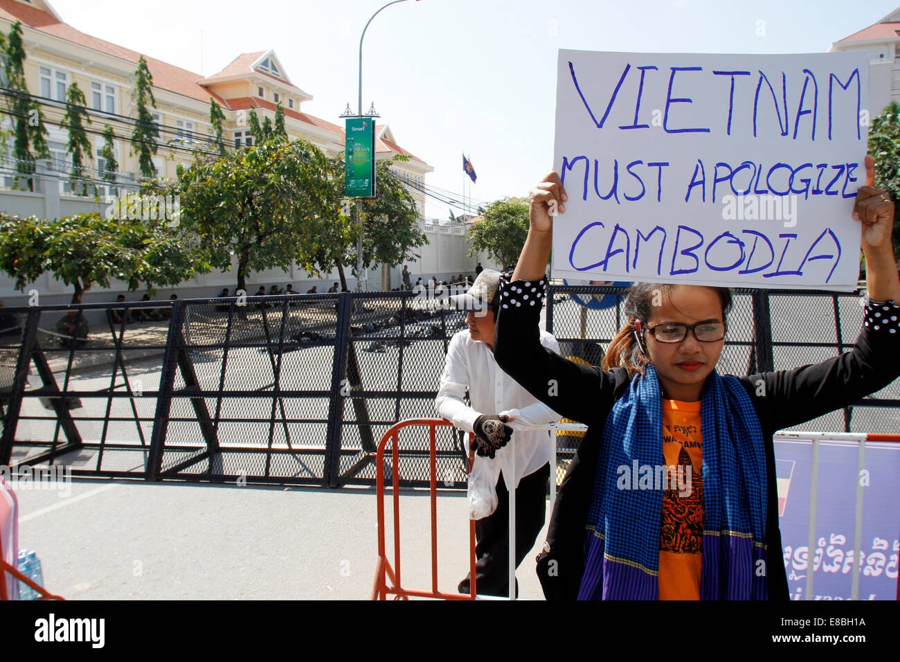 Phnom Penh, Cambodia. 4th Oct, 2014. A protester displays a placard during a rally in Phnom Penh, Cambodia, Oct. 4, 2014. Ethnic minority Khmer Krom monks and activists in Cambodia on Saturday set Vietnamese flags on fire for the second time in a protest to demand a Vietnamese diplomat to recognize that Kampuchea Krom, which is now a part of Vietnam, is Cambodia's former territory. © Sovannara/Xinhua/Alamy Live News Stock Photo