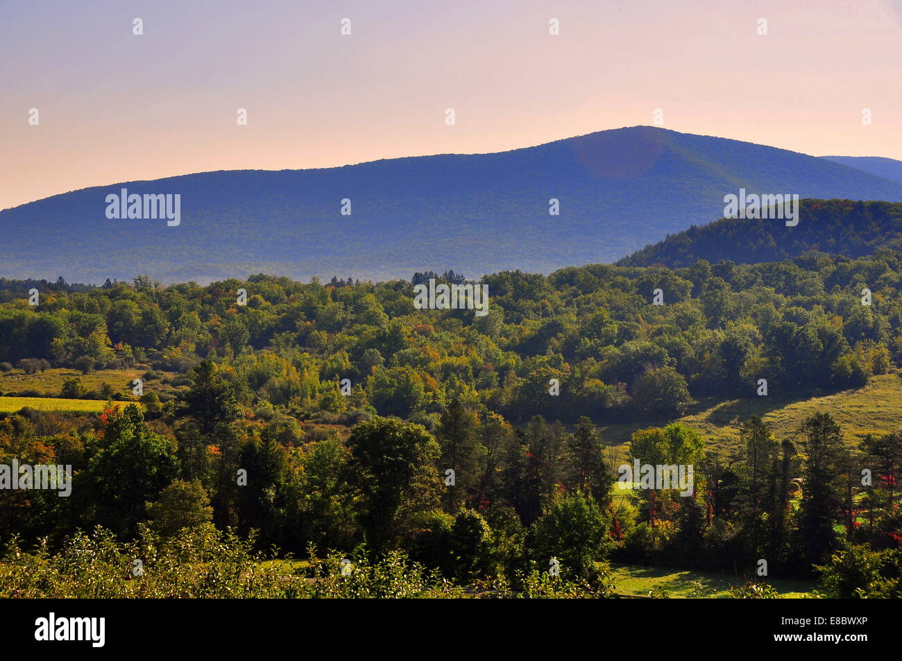 Williamstown, MA Farmlands with clouds nestling on the Berkshire Hills * Stock Photo Alamy