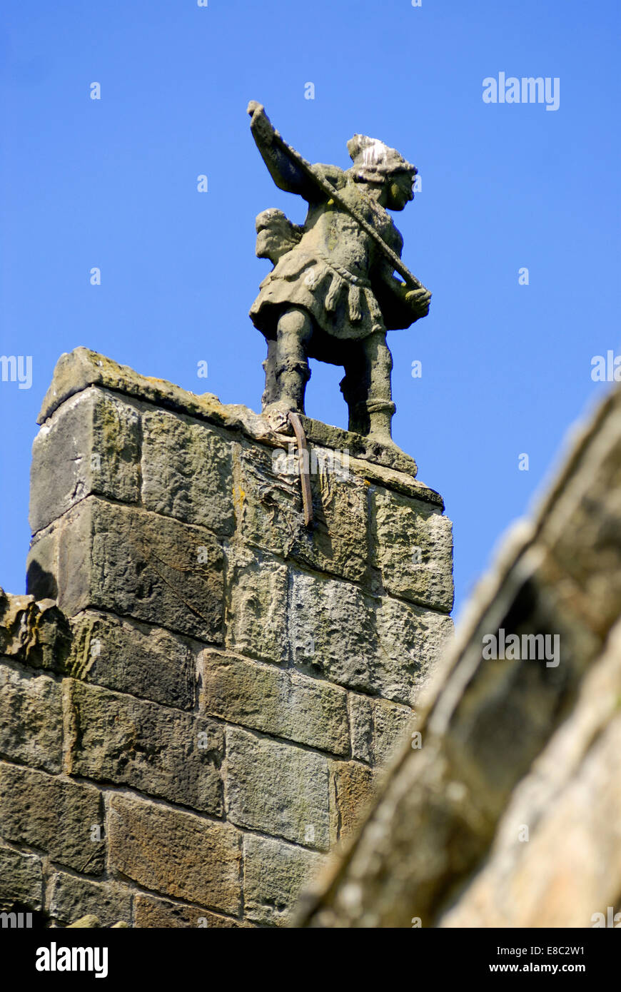 Statue on the battlements, Alnwick Castle Stock Photo Alamy