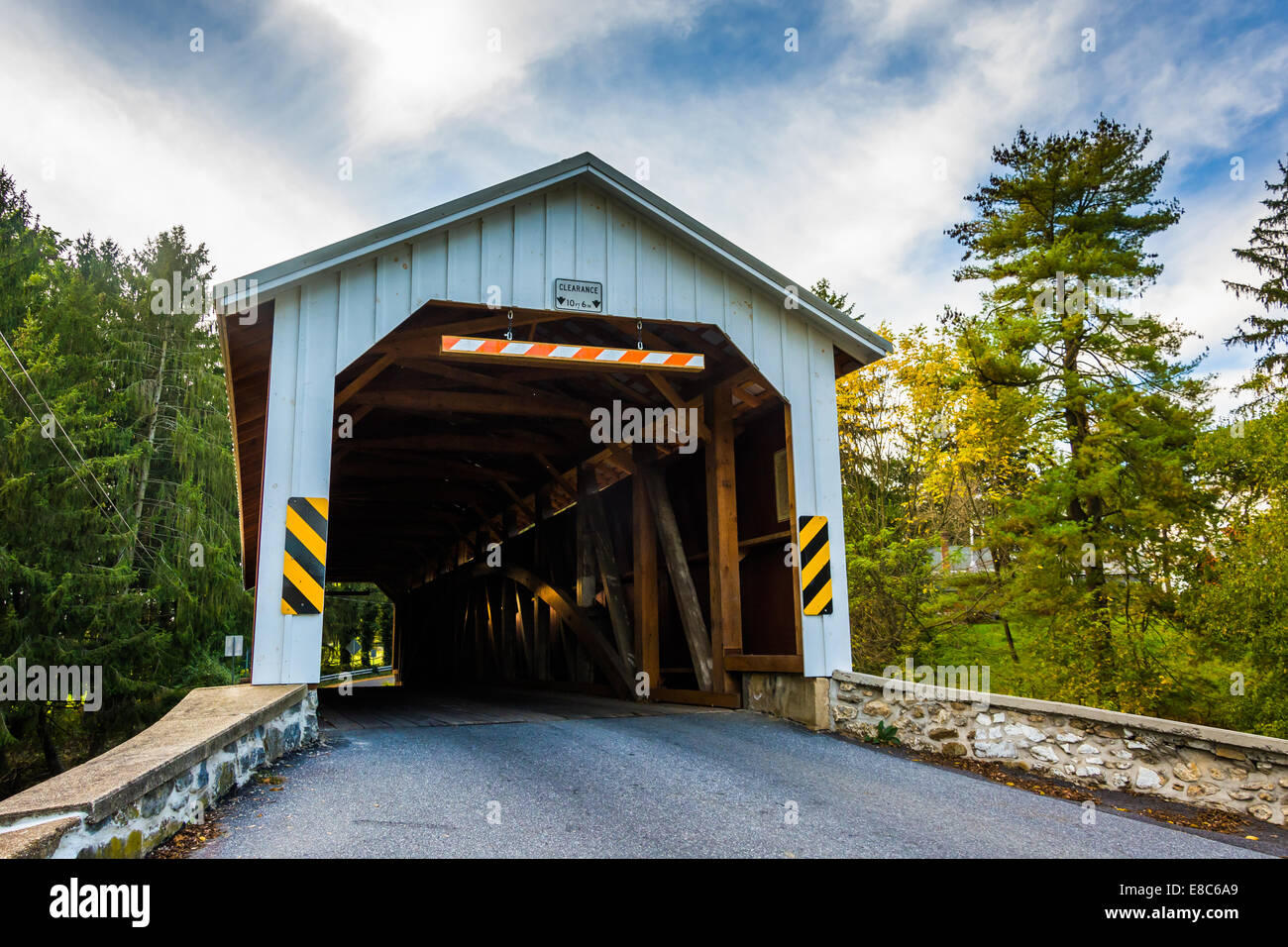Covered bridge in rural Lancaster County, Pennsylvania. Stock Photo