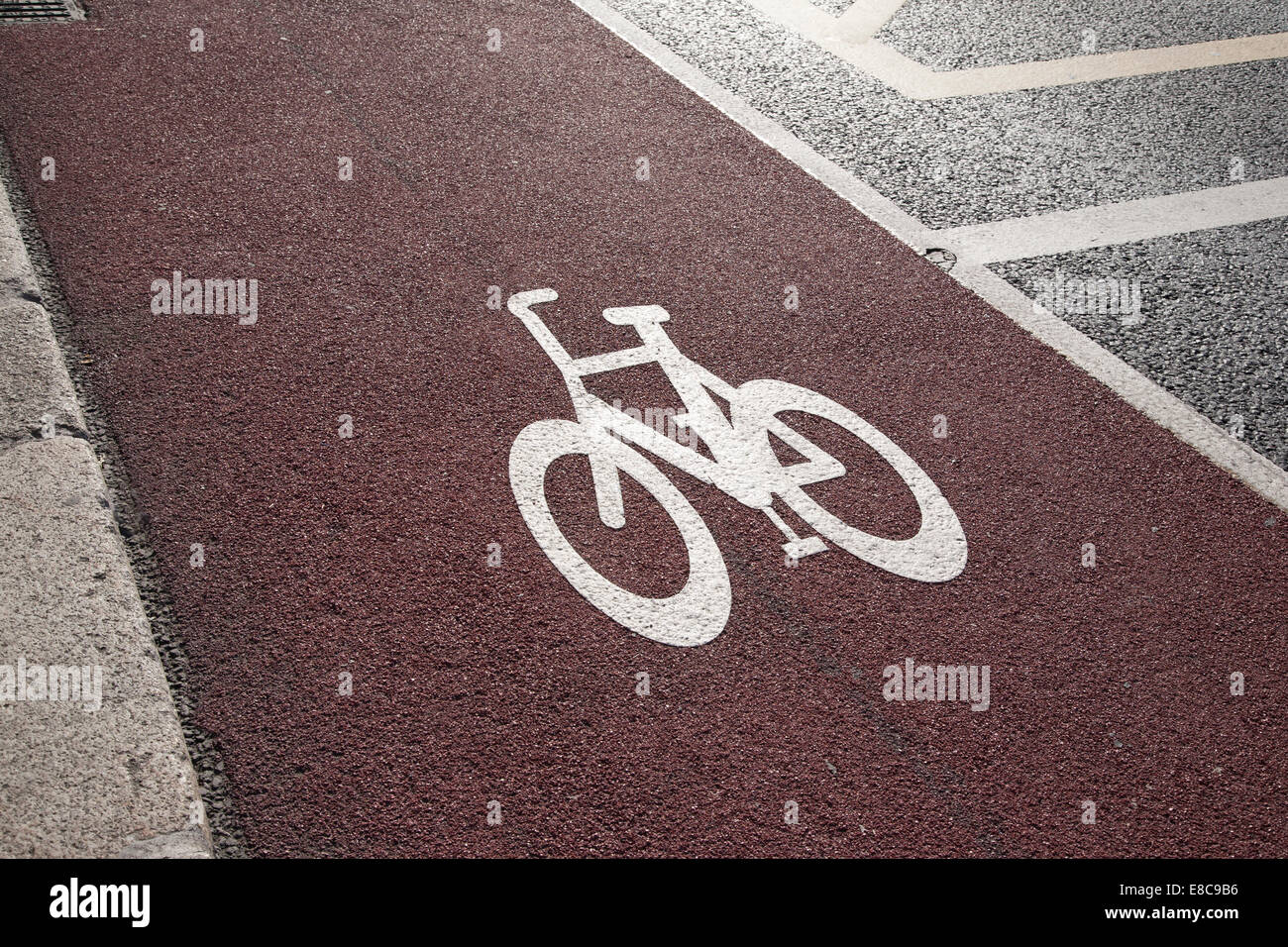 Cycle Lane In Dublin Ireland Stock Photo Alamy cycle-lane-in-dublin-ireland-stock-photo-alamy