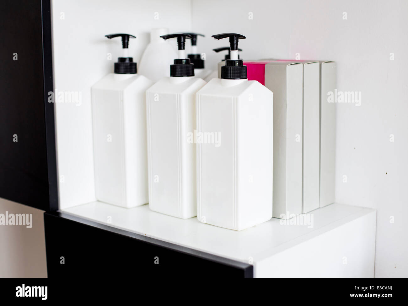 Hair salon empty hi-res stock photography and images - Alamy