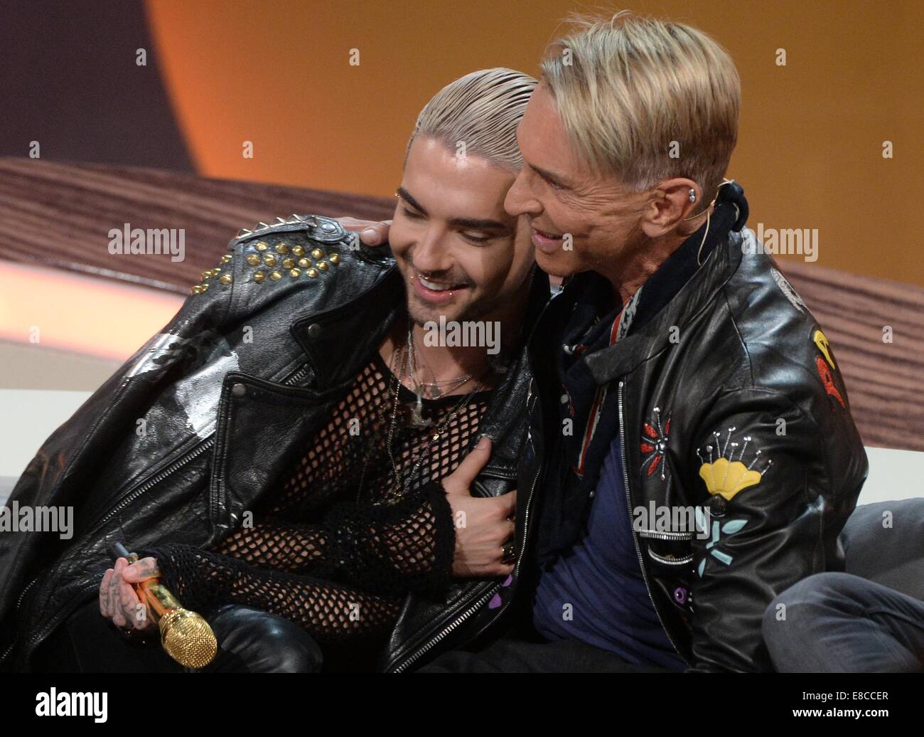 Erfurt, Germany. 5th Oct, 2014. Fashion designer Wolfgang Joop (R) hugs Tokio Hotel singer Bill Kaulitz during the ZDF show 'Wetten, dass.?' in Erfurt (Thuringia), Germany, 04 October 2014. Credit:  dpa picture alliance/Alamy Live News Stock Photo