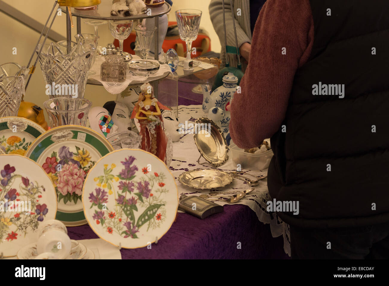 Antiques craft fair stall hi-res stock photography and images - Alamy