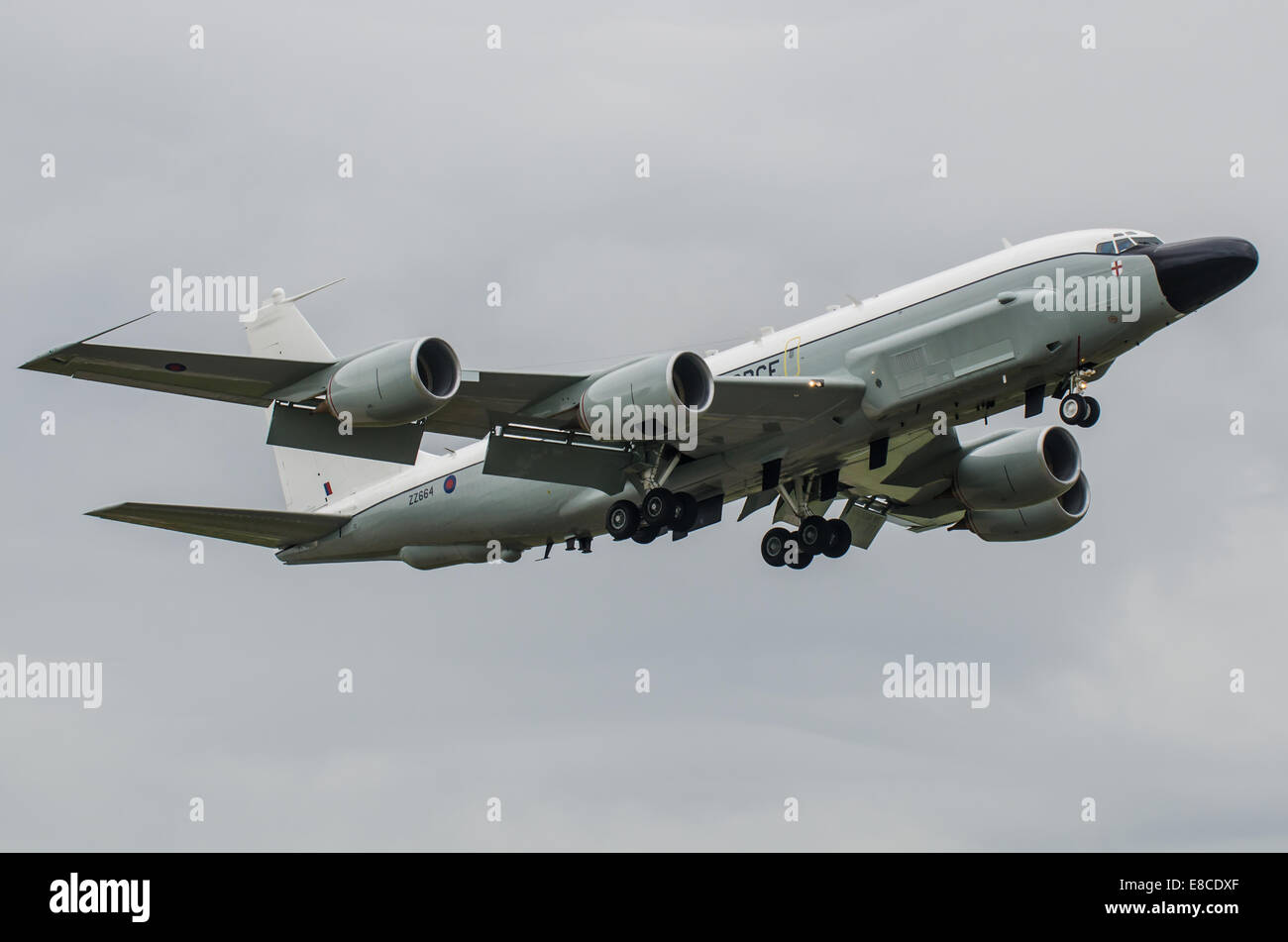 Rivet joint spy plane raf hires stock photography and images Alamy