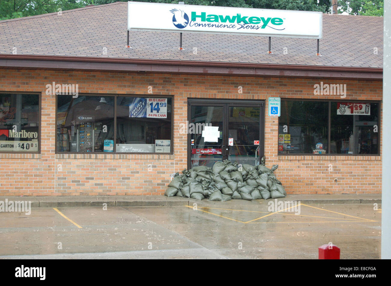 001 sandbags at gas station hires stock photography and images Alamy
