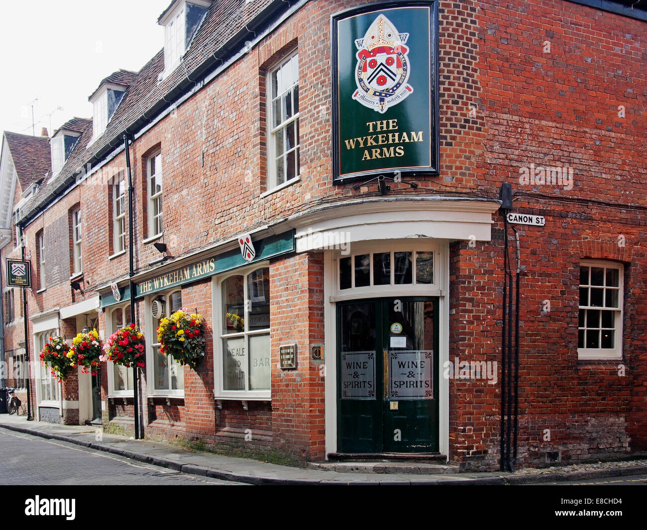 The Wykeham Arms in Kingsgate Street, Winchester, Hampshire is a well know pub, hotel and restaurant with celebrity customers. Stock Photo