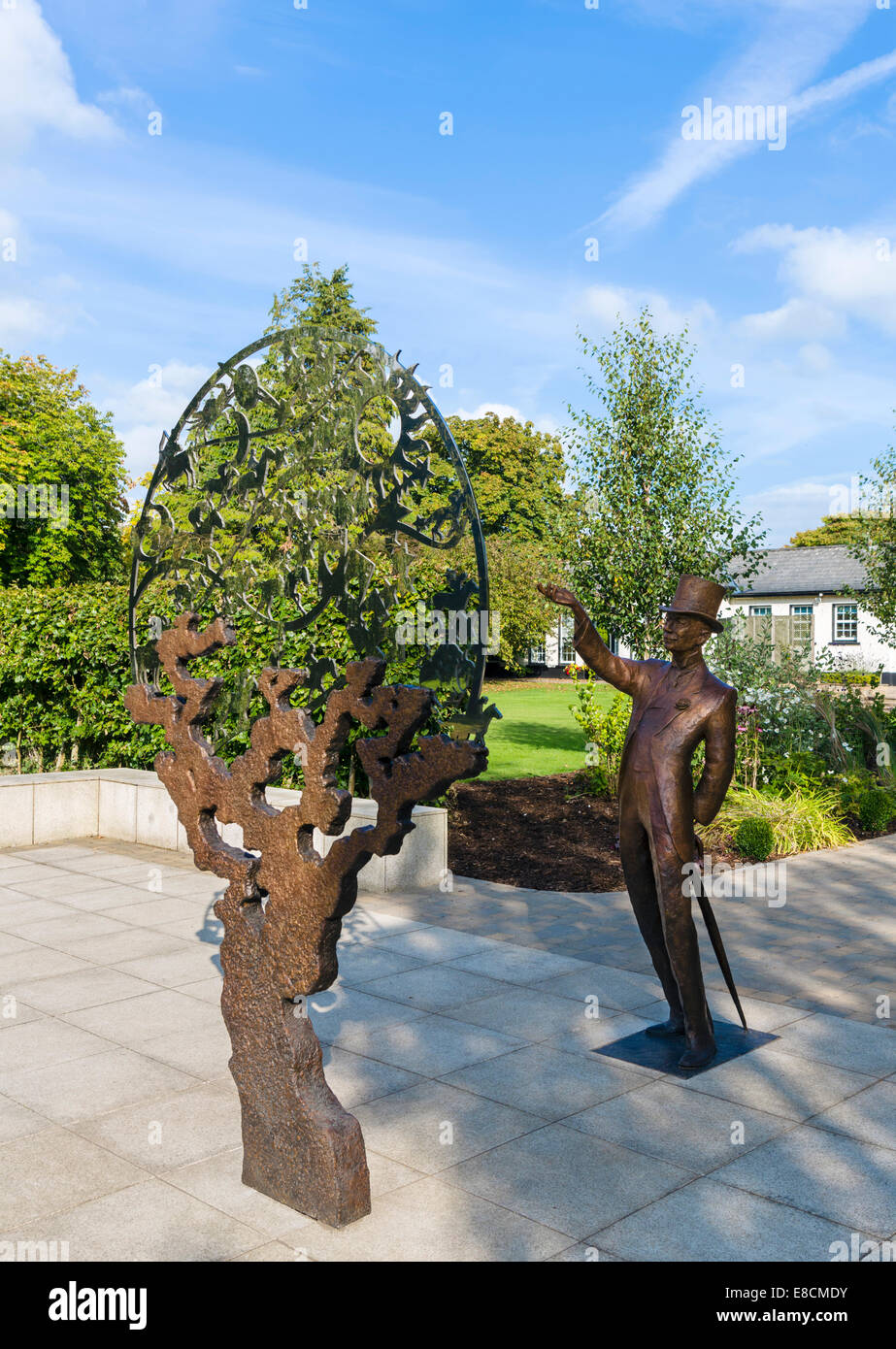 Irish statue statues ireland hi-res stock photography and Irish statue statues ireland hi-res stock photography and