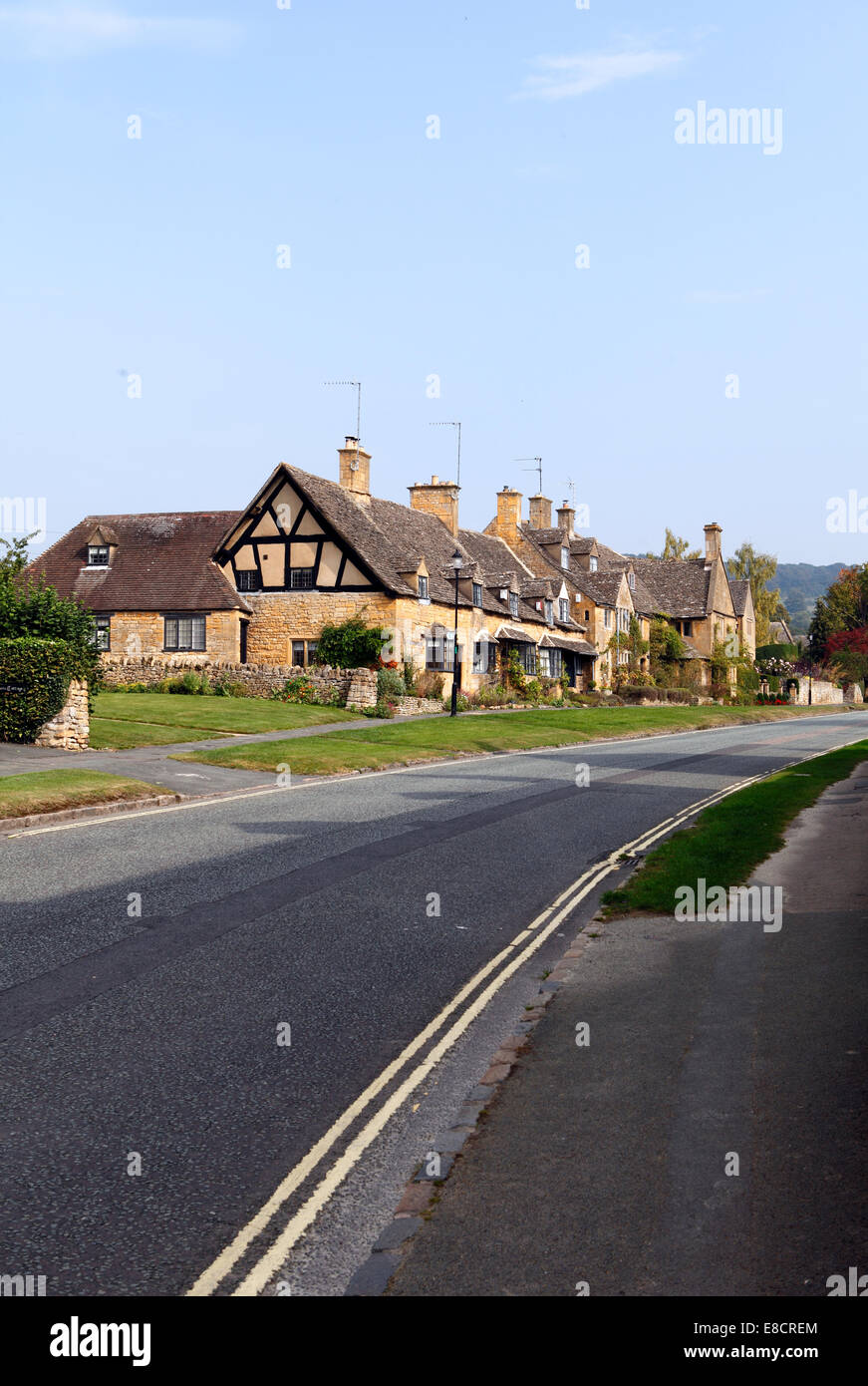 Broadway High Street High Resolution Stock Photography and Images - Alamy