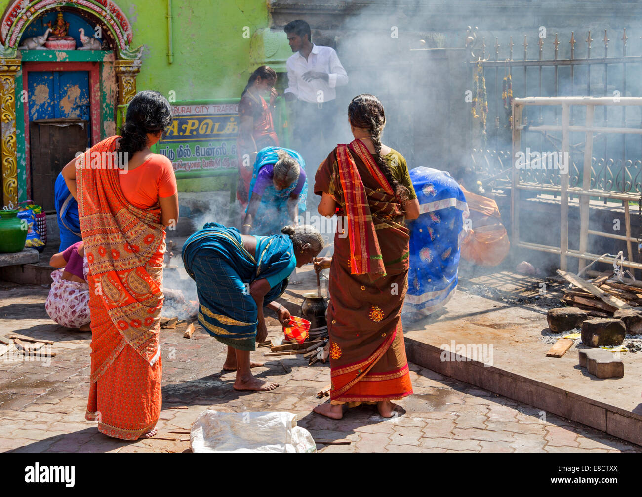 MEENAKSHI AMMAN TEMPLE MADURAI INDIA SMOKE FROM THE FIRES OUTSIDE THE TEMPLE  USED TO COOK FOOD Stock Photo