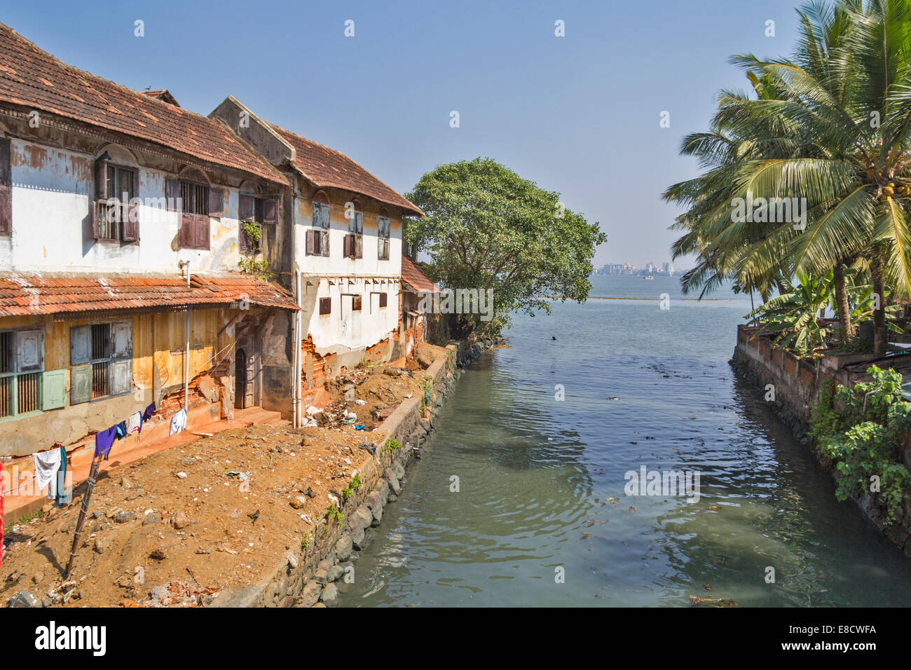 OLD HOUSES OF PORT KOCHI OR COCHIN INDIA LINING THE PUTRID POLLUTED SEWAGE CANALS WHICH DRAIN INTO THE SEA Stock Photo