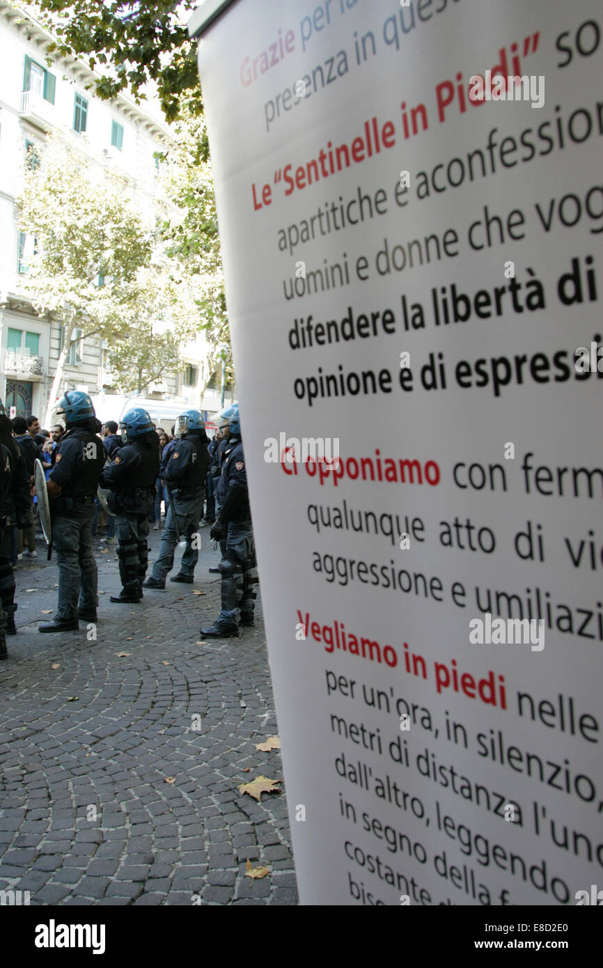 Homophobia in the square 'Sentinelle in piedi' Manifestation in Naples. Rete Conoscenza, discriminate Sunday morning, in the Vomero Scarlatti, there was an initiative organized by the 'Sentinelle in piedi', a network of citizens who want to beat you with moments of prayer and vigil, against the decree law Scalfarotto, the proposed law against homophobia and transphobia, and in general against the extension of civil rights to couples omosessuali.In square fell the opposite movements that have challenged the sentries standing because they claim to sell for scientific their fear and their hatr Stock Photo