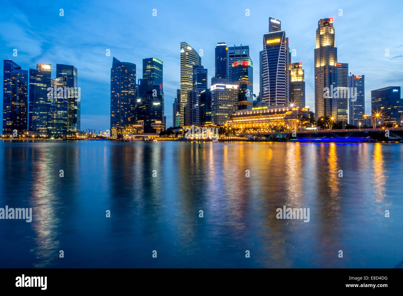 Night time singapore hi-res stock photography and images - Alamy