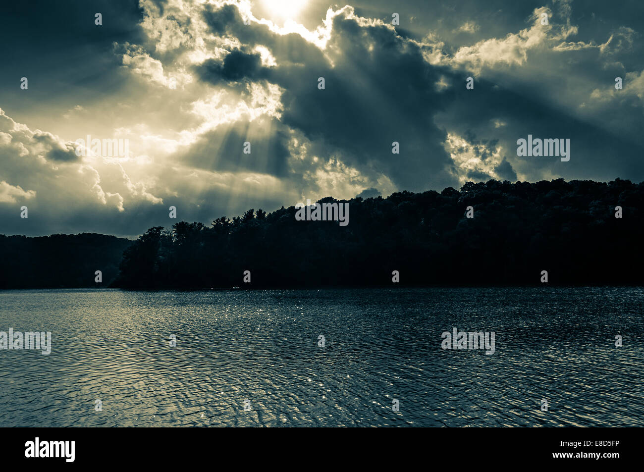 Dramatic rays sky hi-res stock photography and images - Alamy