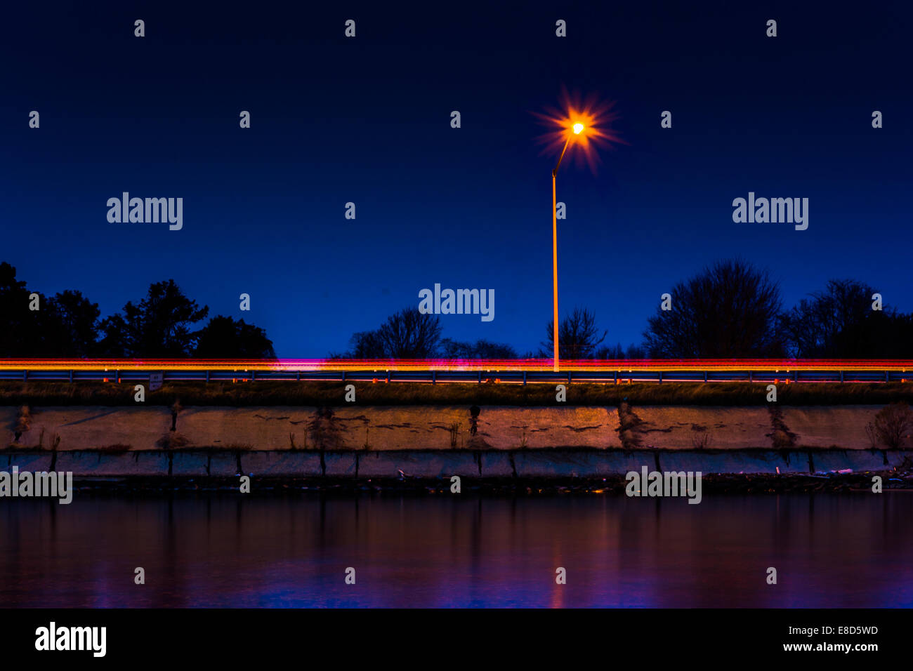 Streetlight and highway at night, in Kent Island, Maryland Stock Photo