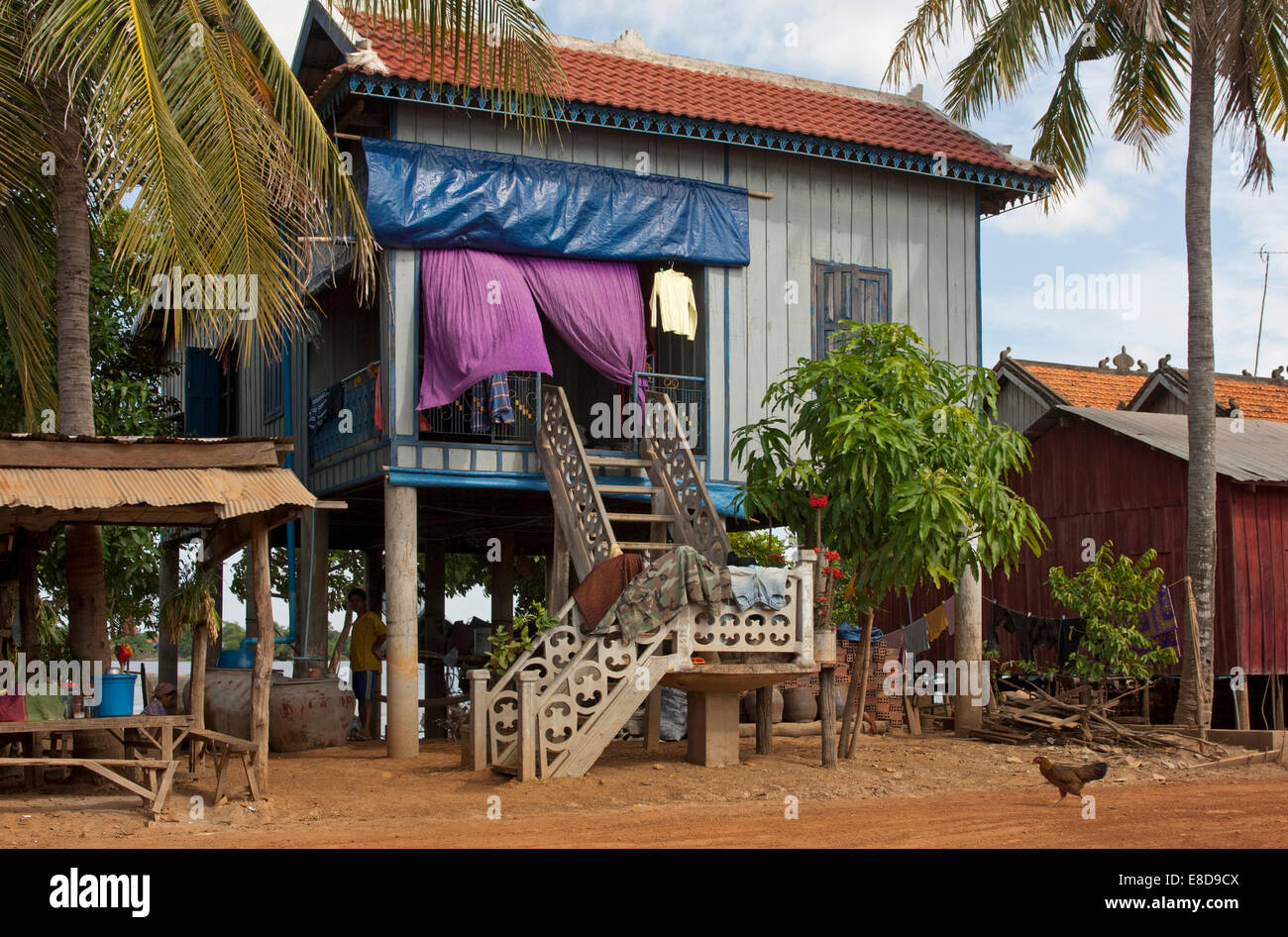 Stilt house on the banks of the Mekong River, Pre Kolam, Kompong Lung Province, Cambodia Stock Photo