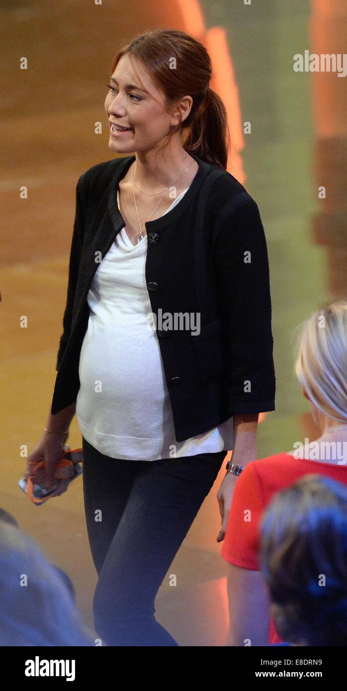 Markus Lanz's pregnant wife Angela Lanz walks through the audience during the show 'Wetten, dass...?' (engl. 'Wanna bet that..?') in Erfurt, Germany, 04 October 2014. Photo: Hendrik Schmidt/dpa Stock Photo
