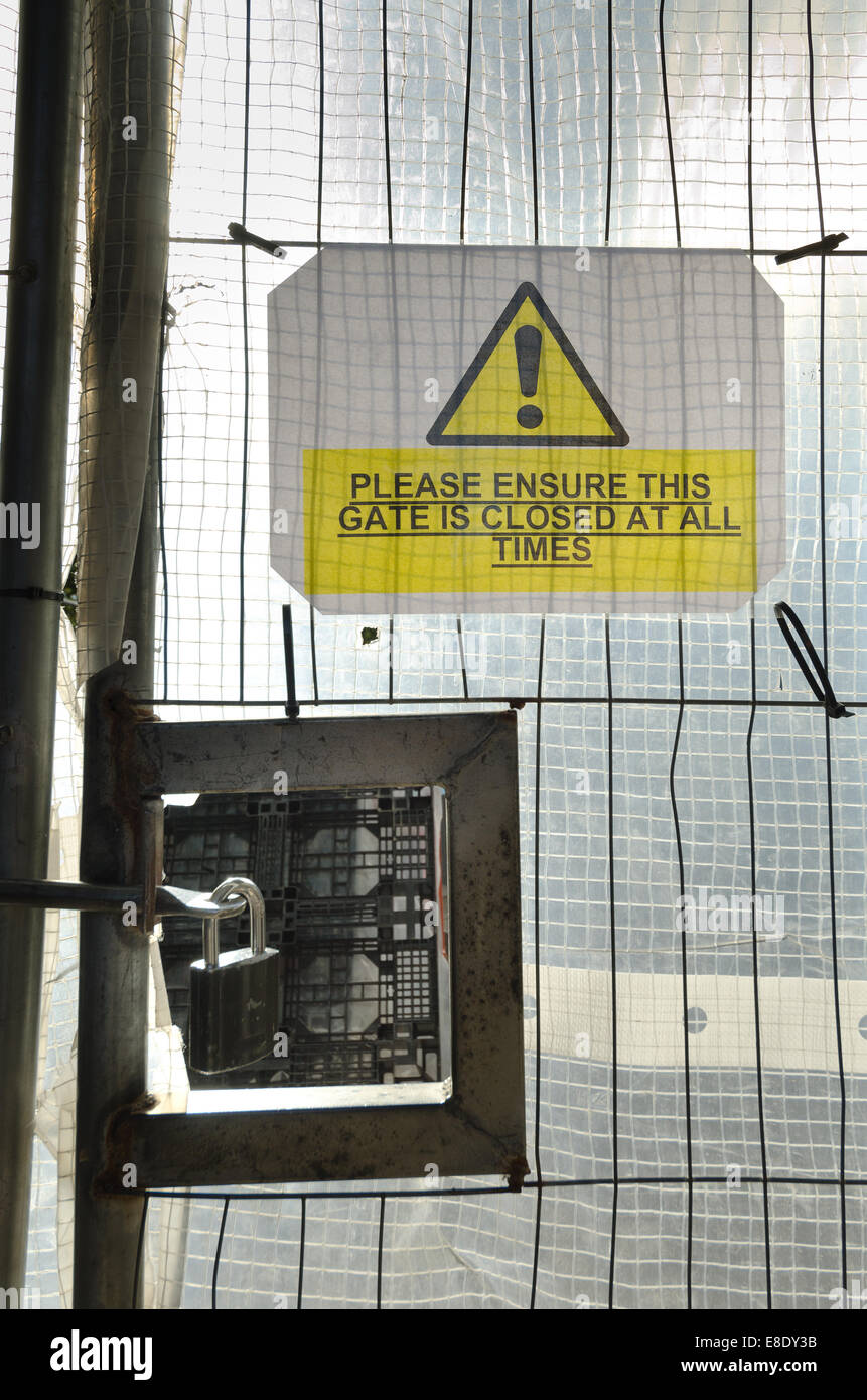 Keep This Door Closed At All Times Stock Photos Keep This