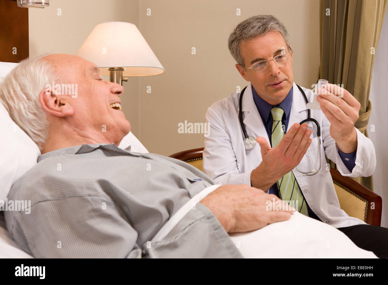 Doctor elderly patient britain hi-res stock photography and images - Alamy