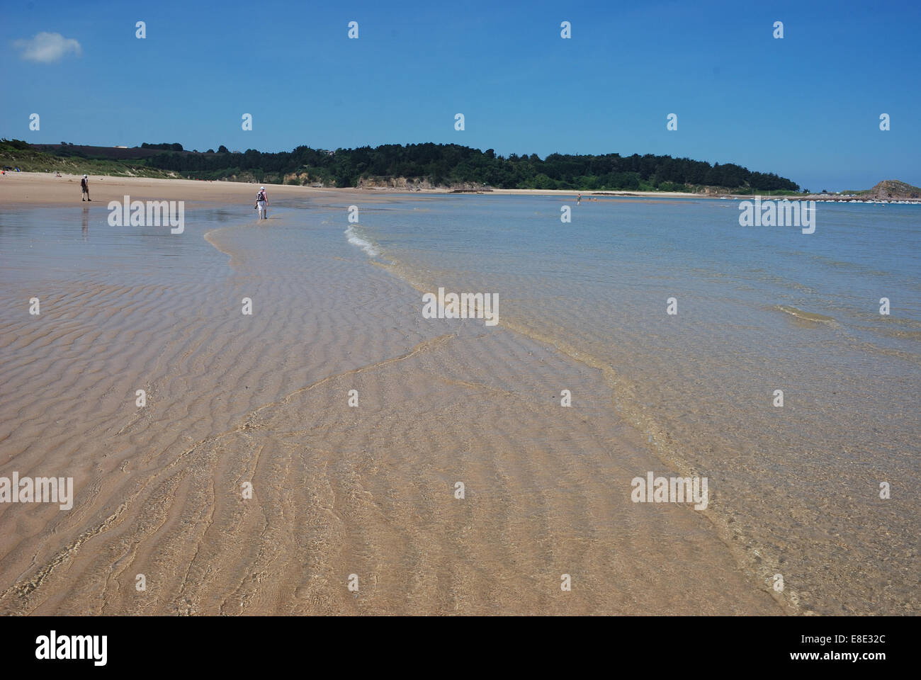 Peaceful ocean waves on sandy hi-res stock photography and images - Alamy