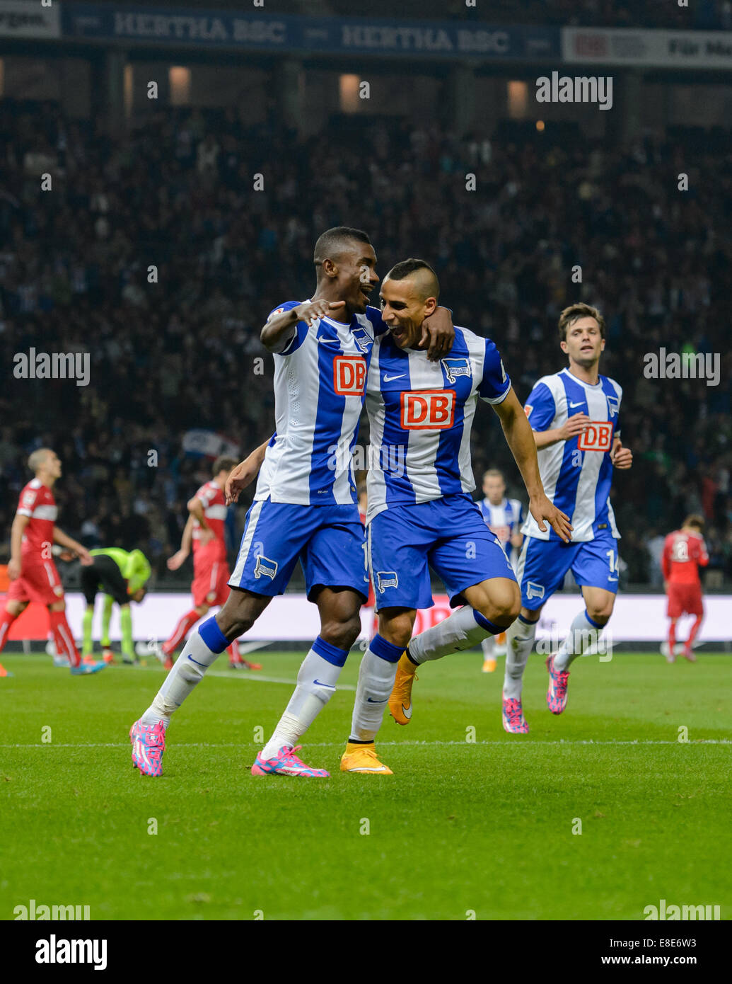 Berlin's Salomon Kalou (C) cheers after his 2:1 goal during the Bundesliga Day 7 soccer match between Hertha BSC and VfB Stuttgart at Olympiastadion in Berlin, Germany, 03 October 2014. Photo: Thomas Eisenhuth/dpa - NO WIRE SERVICE - Stock Photo