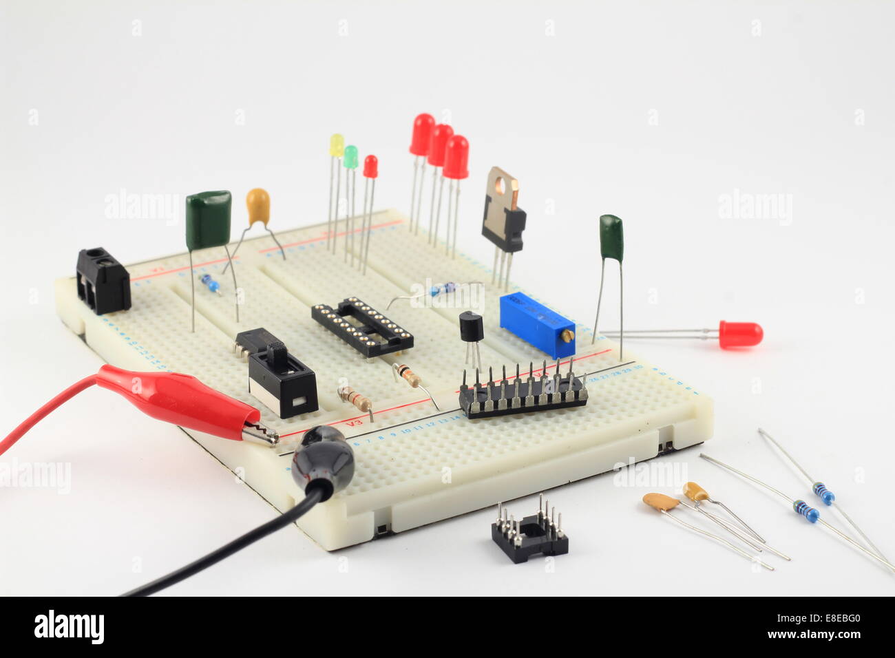 Breadboard circuit hi-res stock photography and images - Alamy