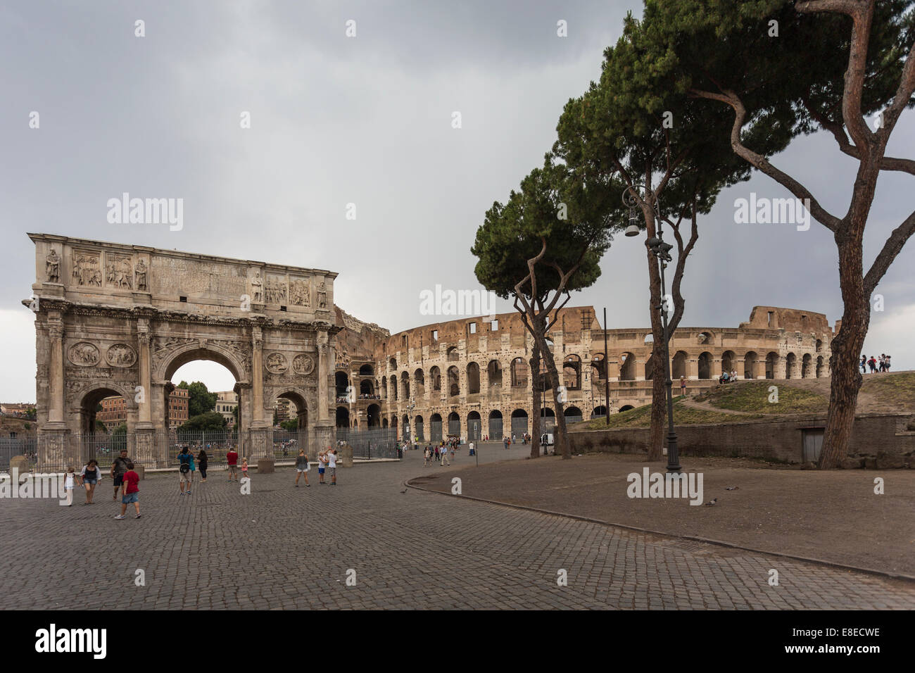 The Arch of Constantine (Arco di Costantino) & the Colosseum or Coliseum aka Flavian Amphitheatre (Anfiteatro Flavio, Colosseo) Stock Photo