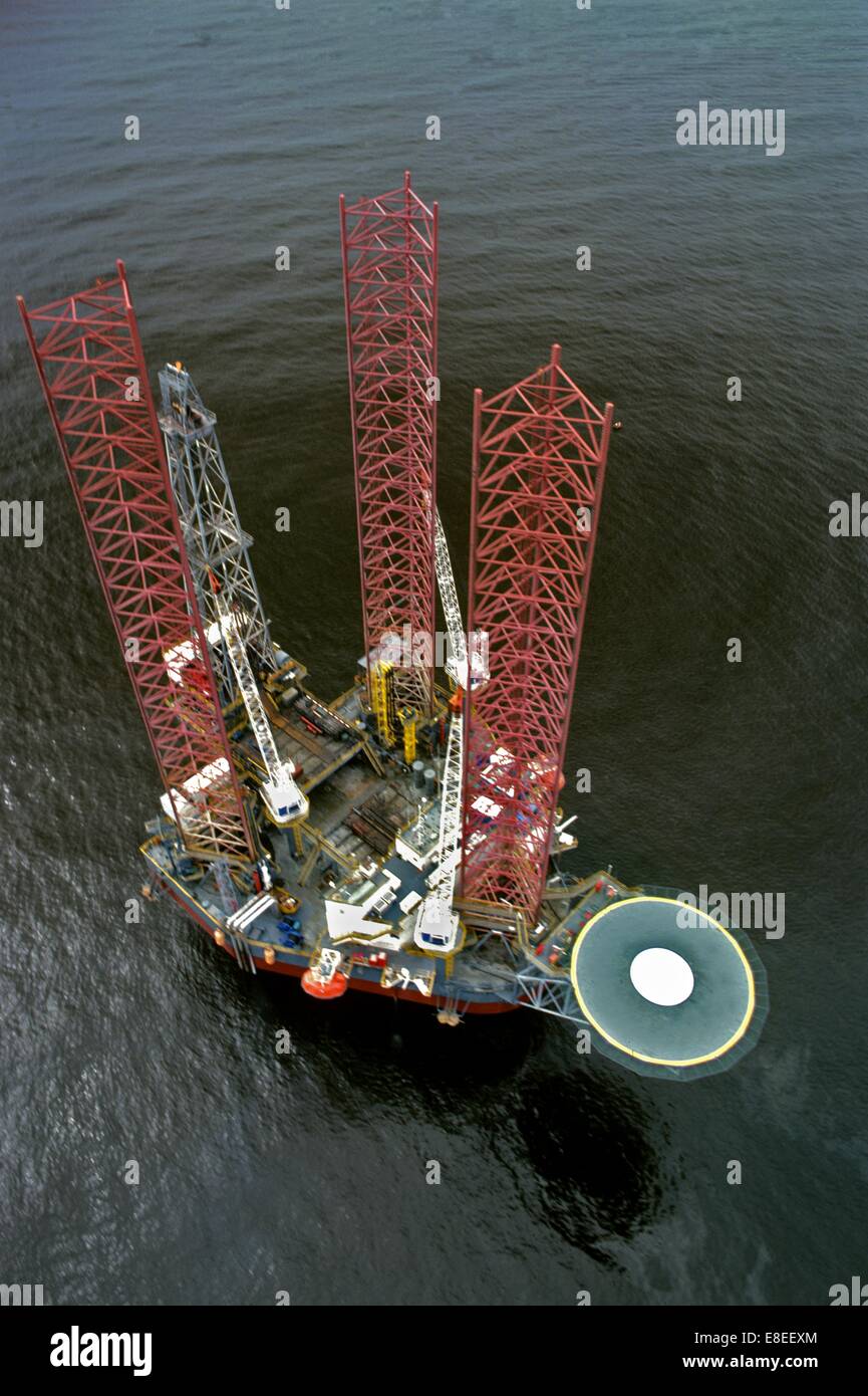 Drilling rig legs hi-res stock photography and images - Alamy