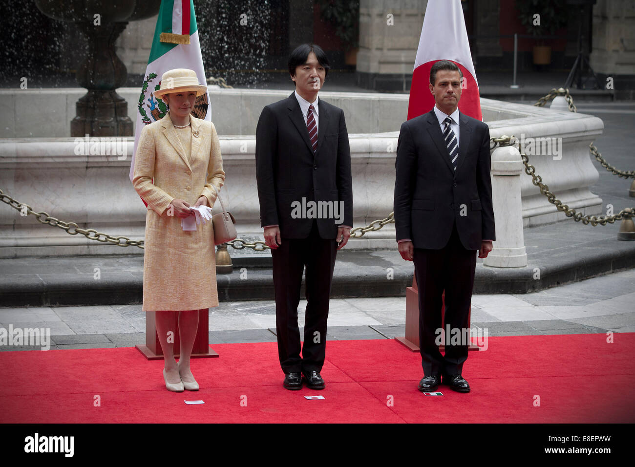 Mexico City, Mexico. 6th Oct, 2014. Mexican President Enrique Pena Nieto (R) holds a welcoming ceremony in honor of Prince of Japan Fumihito Akishino (C) and his wife Princess Kiko Akishino in the National Palace in Mexico City, Mexico, on Oct. 6, 2014. © Alejandro Ayala/Xinhua/Alamy Live News Stock Photo