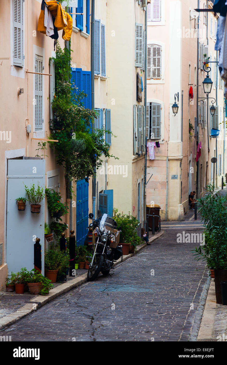 A narrow street in the Panier district of Marseille, France Stock Photo -  Alamy