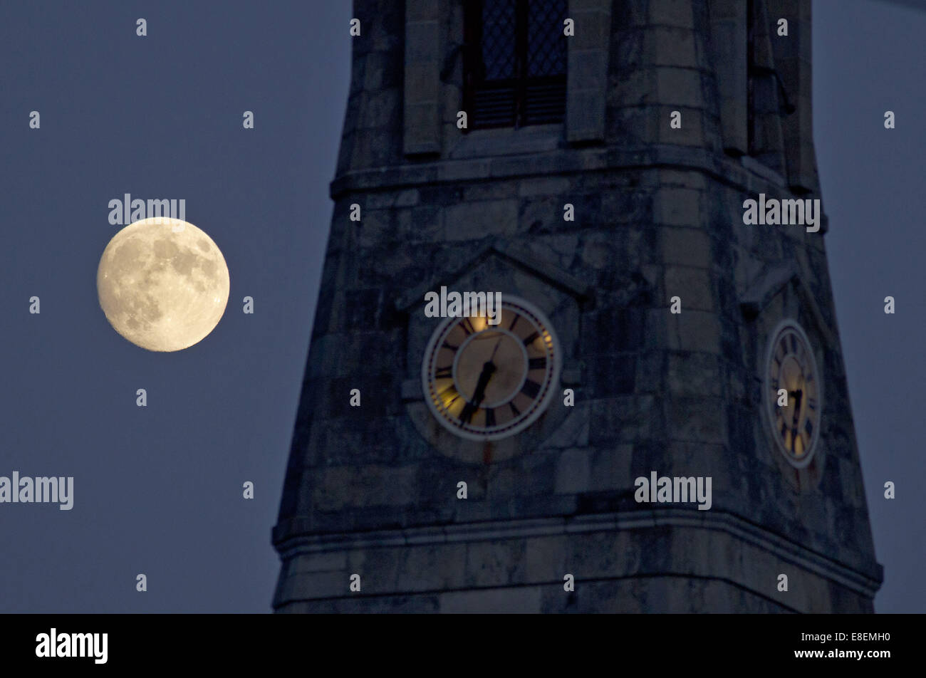 Goshen, New York, USA. 6th Oct, 2014. The almost-full moon shines beside the steeple of the First Presbyterian Church in Goshen, New York. The waxing gibbous moon was 98 percent illuminated and will be full on Oct. 7. © Tom Bushey/ZUMA Wire/Alamy Live News Stock Photo