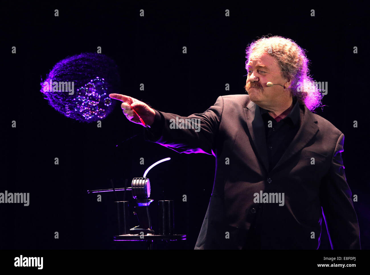 The US artist Tom Noddy is pictured on stage at the new Hansa Variete show  in the Hansa theater in Hamburg, Germany, 06 October 2014. The new program  premieres on 09 October