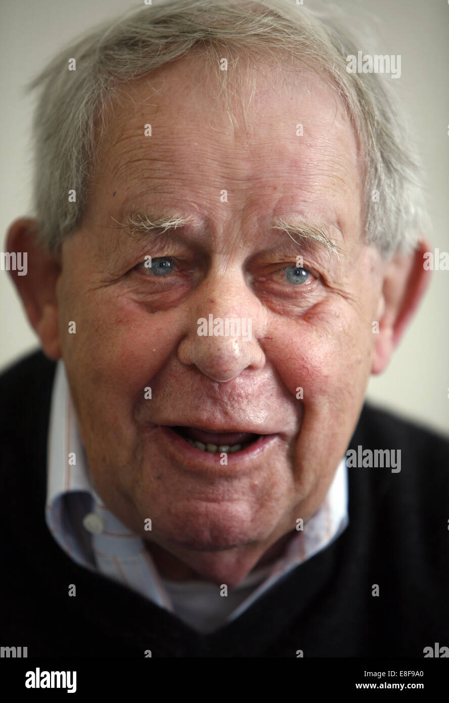 (FILE) - An archive picture, dated 23 May 2008, shows Siegfried Lenz during an interview at his home in Hamburg, Germany. As informed by the publishing agency 'Hoffmann und Campe', the author of significant German post-war literature died on 07 October 2014. PHOTO: JENS RESSING DPA Stock Photo