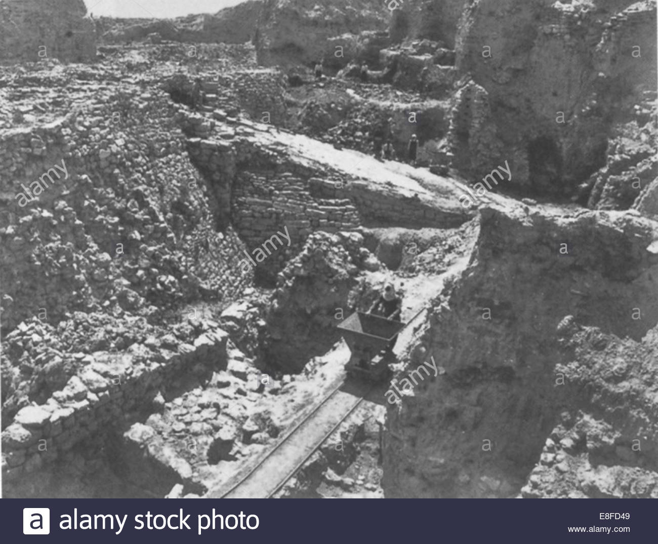 Раскопал шлиман. Раскопал шлиман. Раскопал шлиман. Раскопал шлиман. Шлиман археолог.