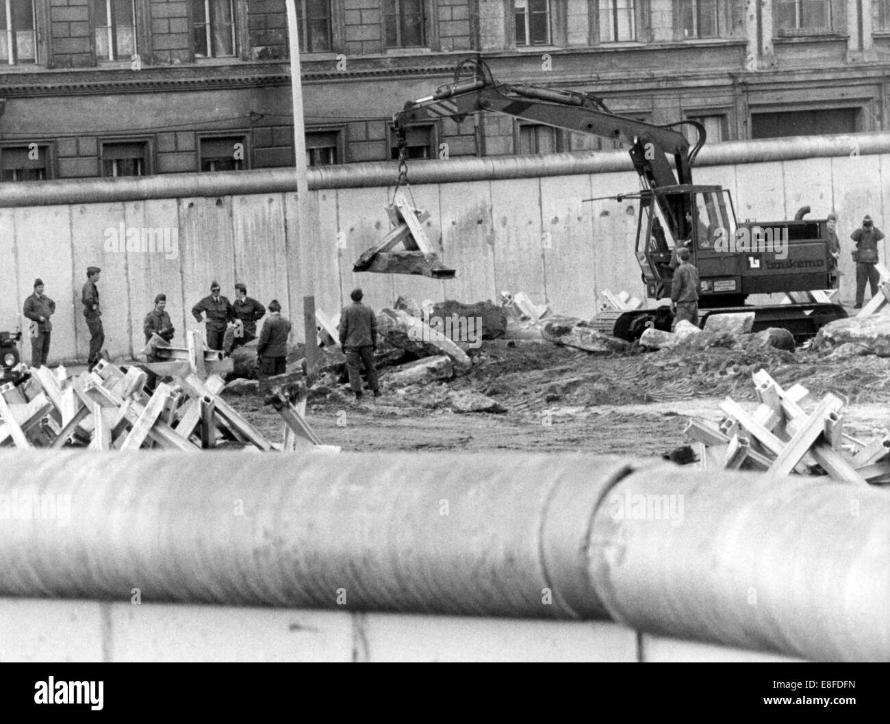 Berlin 1989 fall of wall Black and White Stock Photos & Images - Alamy